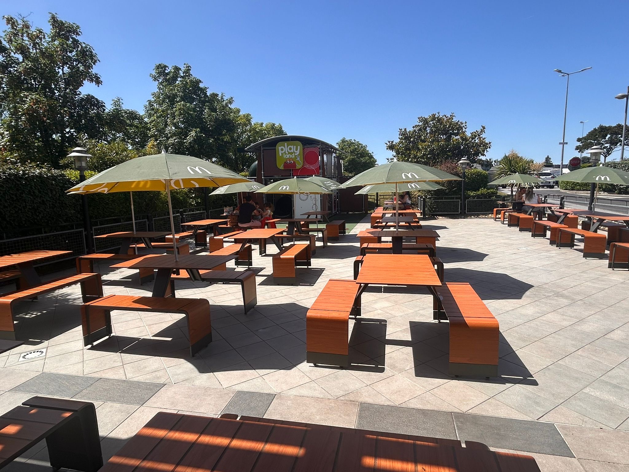 McDo Parthenay EXT 3.JPG